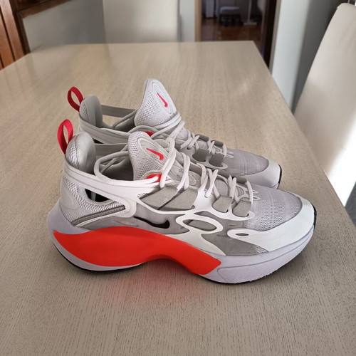 Nike SIGNAL Size 41 Like New