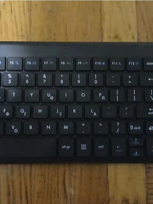 Πληκτρολόγιο Trust Vaia Ασύρματο 24006 με touchpad σαν καινούργιο, ελληνικοί χαρακτήρες