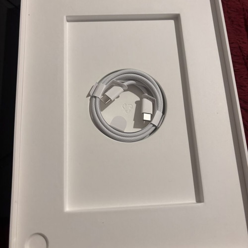 Apple iPad 11th Gen 11'' Wi-Fi 128GB Silver with case and keyboard