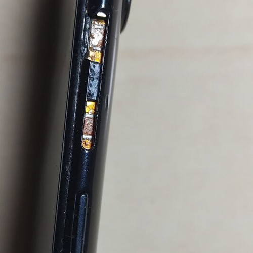 Xiaomi Redmi S2 used with broken screen and battery cover
