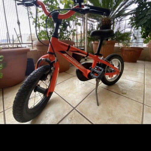 Specialized Kids Bicycle like new with pedals and new brakes