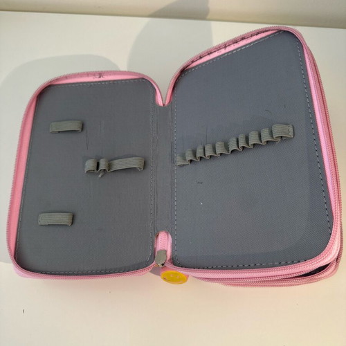 Girls' pencil case used for 70 markers or colored pencils