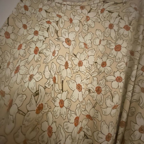 Floral wrap skirt like new, lightweight fabric