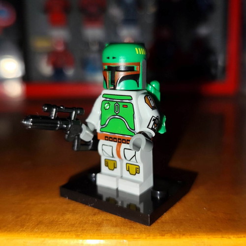 Φιγούρα Boba Fett παλιά έκδοση σαν καινούργιο με βάση και πιστόλι