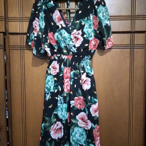 Floral wrap dress like new, size M