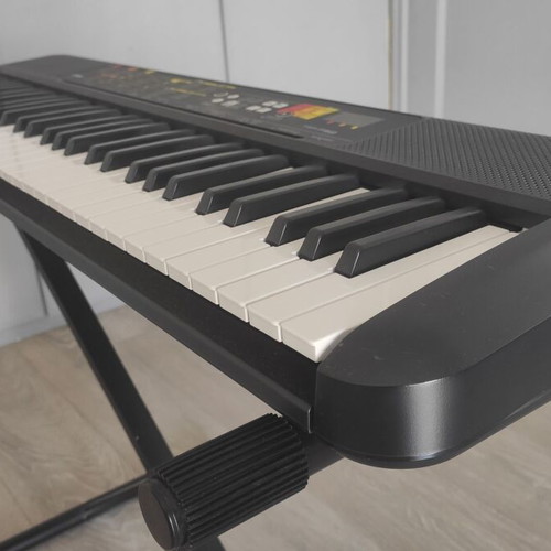Yamaha Portable Keyboard PSR-F52 with power supply and stand