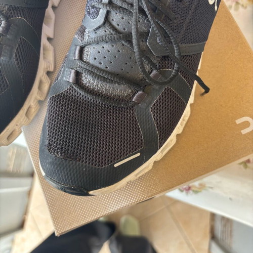 On Cloud women's athletic shoes used, size 39, black