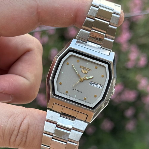Seiko 5 Automatic Steel Watch like new, gray