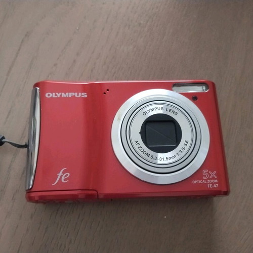 Olympus FE-47 digital camera like new, red 14MP retro