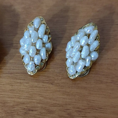 Brooch and earrings with pearls like new