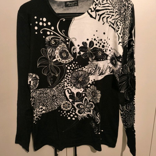 Knitted black and white blouse with embroidered beads new