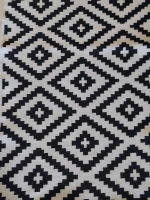 Modern rug used, dimensions 73x141