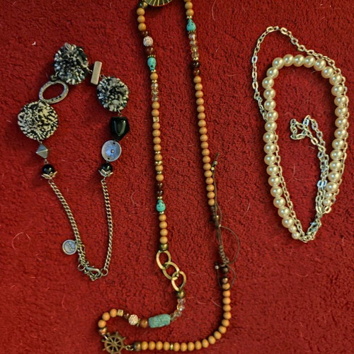 Necklaces like new, set of 3 multicolored