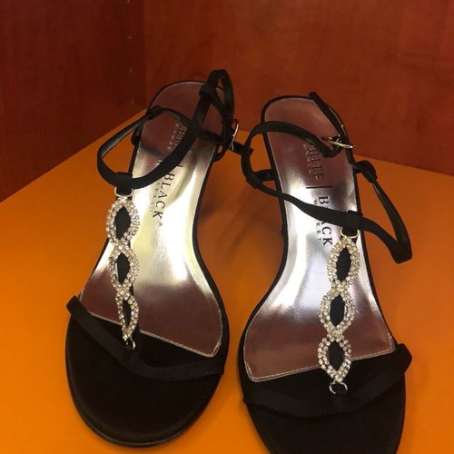 Black sandals like new with stone details size 37