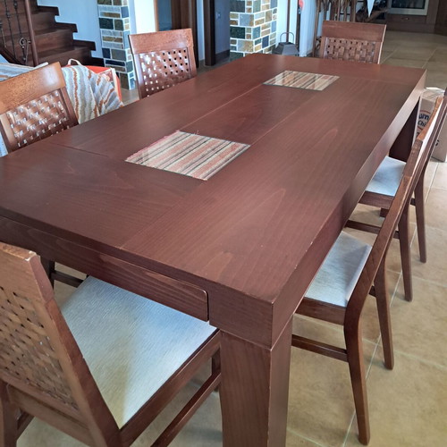 Dining set with 6 walnut chairs extendable, like new