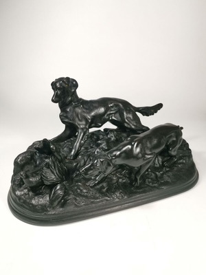 Metal hunting statue with dogs used, 70s