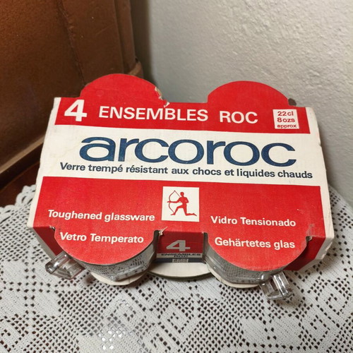Arcoroc Vintage 1970s Coffee Cups and Saucers Set 8 Pieces New