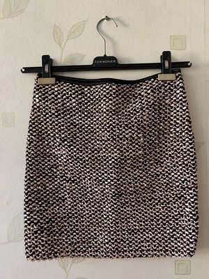 Gold elastic skirt S / M like new, black