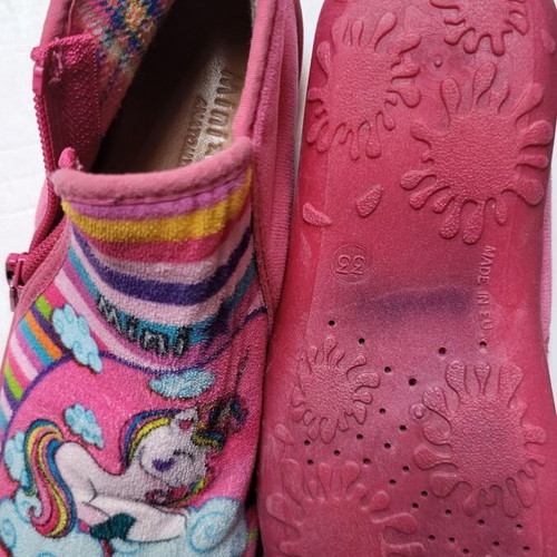 MiniMax children's anatomical slippers size 33 pink like new