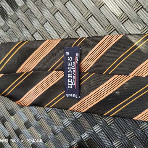 Hermes tie like new, 100% silk