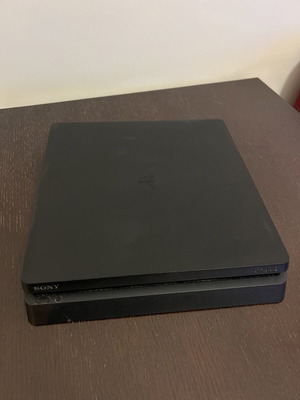 Логитек G29 волан с PlayStation 4 Slim конзола, 2 контролера, 4 игри употребявани