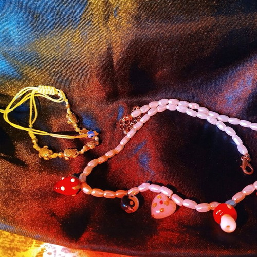 Necklace and bracelet like new, multicolored