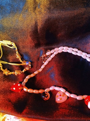 Necklace and bracelet like new, multicolored