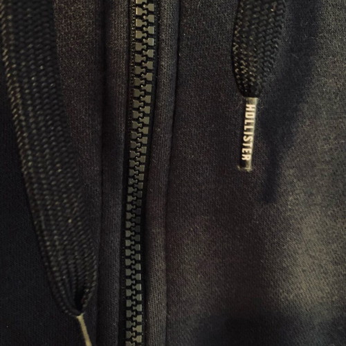Hollister sweatshirt used, black with hood and zipper, size L