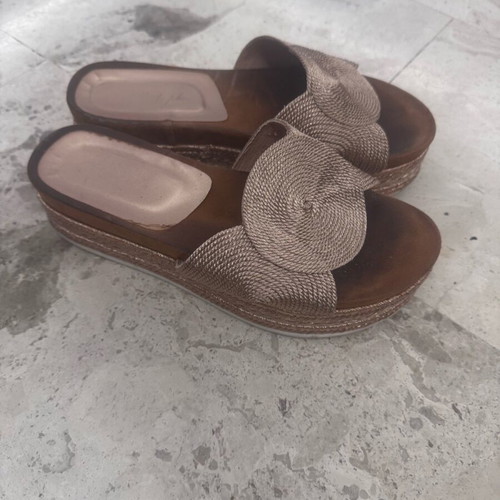 Slippers gold brown size 38 like new
