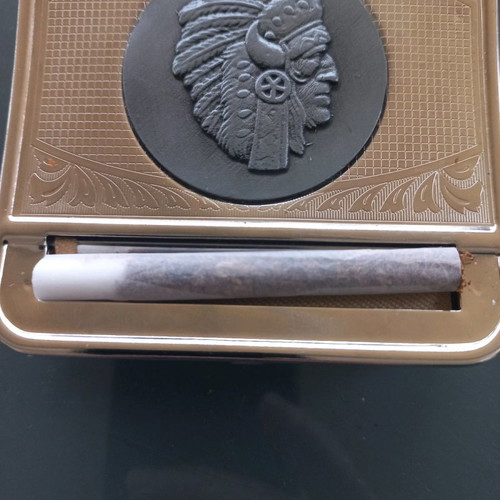 Rolling cigarette case with Indian theme new
