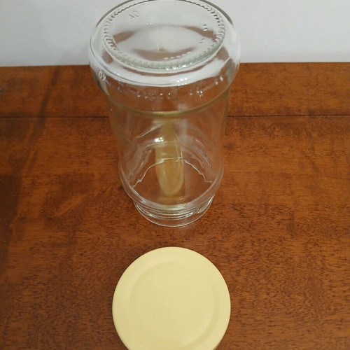 Glass jars with lids pack of 4 like new