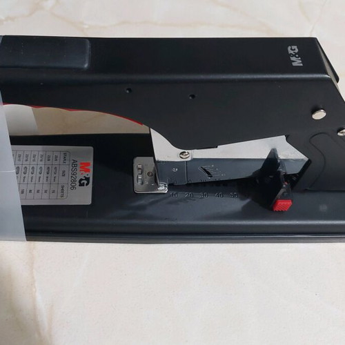 Heavy duty stapler like new for up to 200 sheets