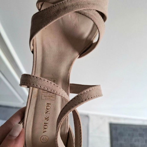 Voi & Noi Nude Powder Heeled Sandals Size 40, Like New