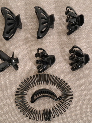 Hair clips used, large black clamps with headbands