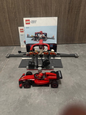 Lego City F1 Pit Stop & Pit Crew with Ferrari Car 60443 like new