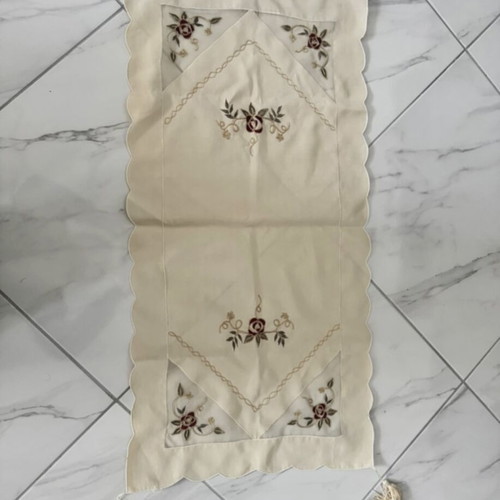 Set of 3 used tablecloths, 1 large, 1 medium, 2 small