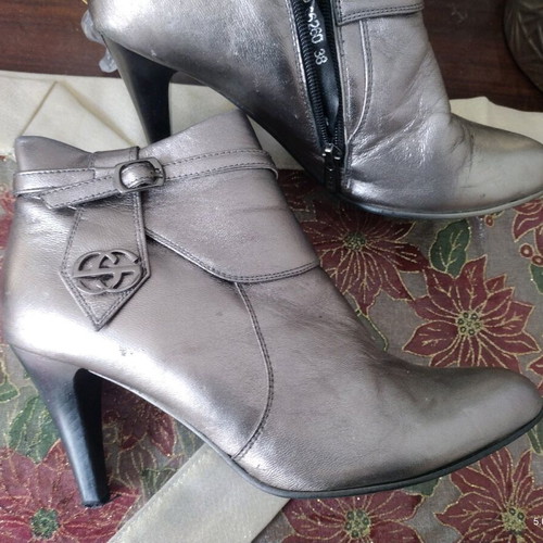 Silver boots like new, size about 37
