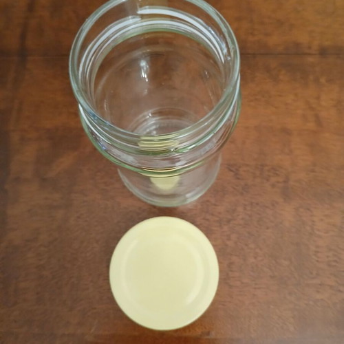 Glass jars with lids pack of 4 like new