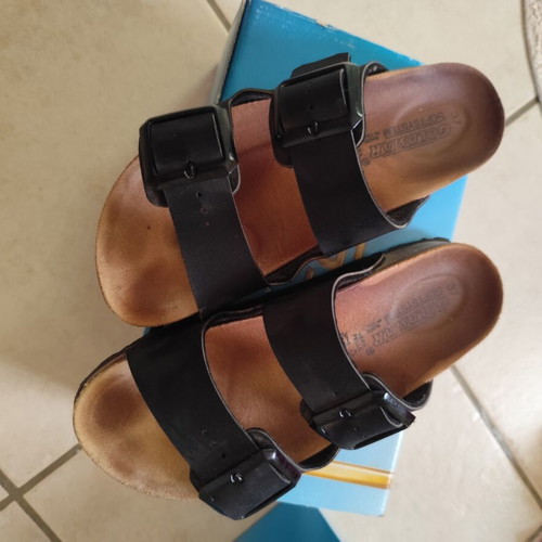 Goldstar leather sandals like new, adjustable straps, size 37, black