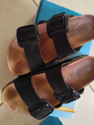 Goldstar leather sandals like new, adjustable straps, size 37, black