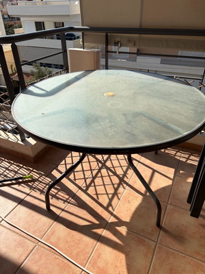 Σετ τραπέζι μπαλκονιού στρογγυλό 190cm σαν καινούργιο με 4 καρέκλες