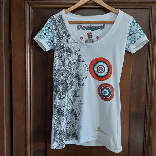 Desigual short-sleeve top small white embroidered design like new