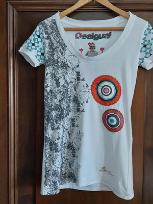 Desigual short-sleeve top small white embroidered design like new