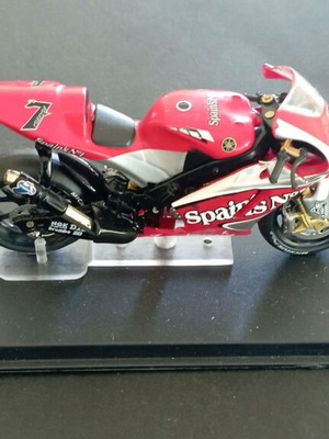 Μηχανάκι συλλεκτικό Yamaha YZR-M1 Carlos Checa 2004 σαν καινούργιο