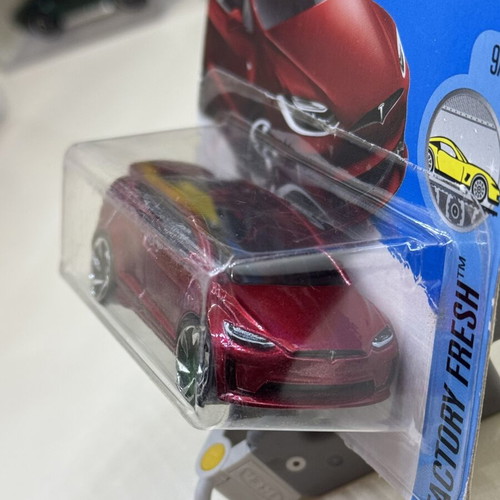 Hot Wheels Tesla Model X 2017 Red Metalflake Factory Fresh 9/10