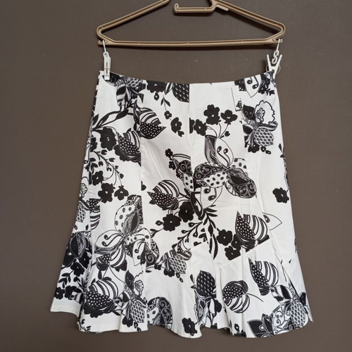 Women's black and white floral A-line skirt like new