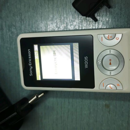 Sony Ericsson W205 Walkman used, white with original charger