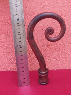 Metal finial