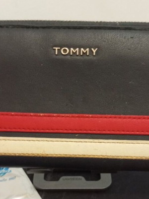 Πορτοφόλι Tommy Hilfiger Staple LRG ZA μεταχειρισμένο, συνθετικό δέρμα, μαύρο και κόκκινο