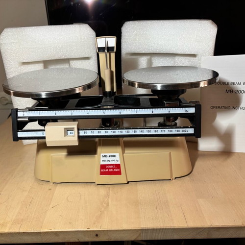 Professional scale MB2000 like new, 2 kg capacity with 0.1 g precision
